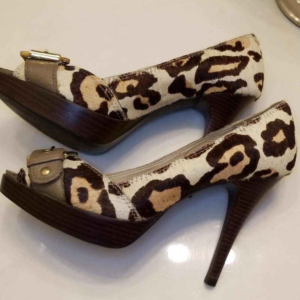 Shoes - Picture 4 of 8